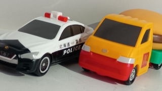 マクドナルド　ハッピーセット　トミカ　トヨタ　タウンエーストラック　日産　スカイライン　パトロールカー　パトカー