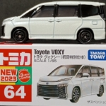 トミカ　トヨタ　ヴォクシー　