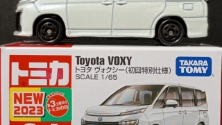トミカ　トヨタ　ヴォクシー　